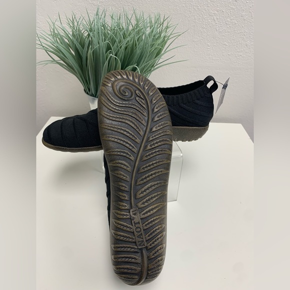 Naot Vegan Black Slip-On Shoes NWOT - Picture 3 of 4